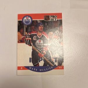 Mark Messier Trading Card - Red and Blue hof from Canada mint condition